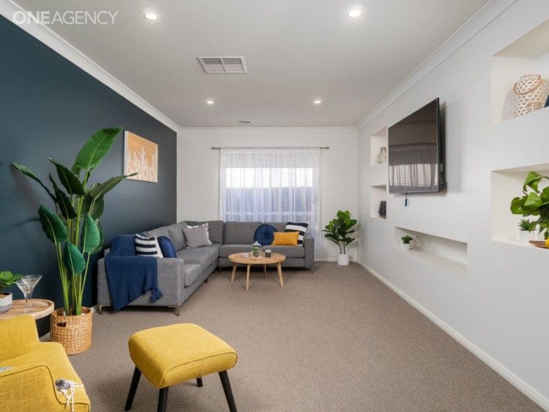 30 Ross Parkway, Gobbagombalin NSW 2650