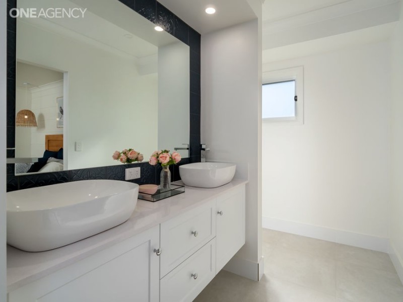 30 Ross Parkway, Gobbagombalin NSW 2650