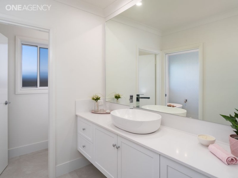 30 Ross Parkway, Gobbagombalin NSW 2650