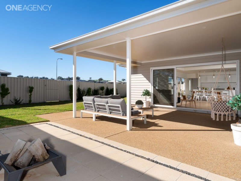30 Ross Parkway, Gobbagombalin NSW 2650
