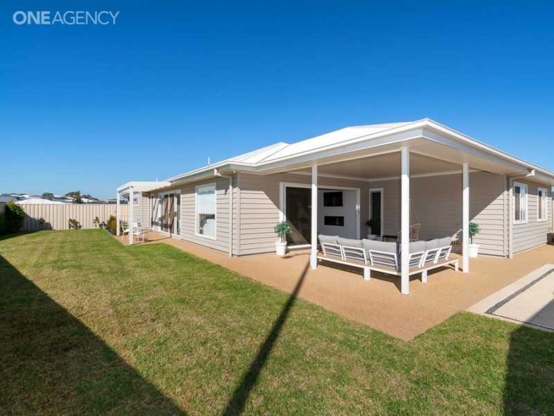 30 Ross Parkway, Gobbagombalin NSW 2650