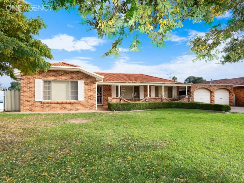11 Karoom Drive, Glenfield Park NSW 2650
