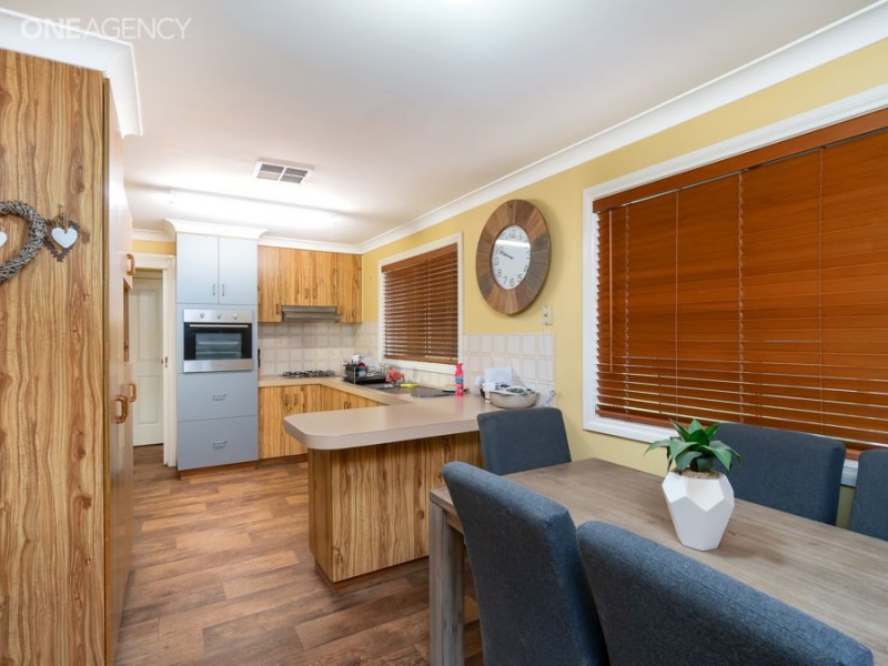 11 Karoom Drive, Glenfield Park NSW 2650