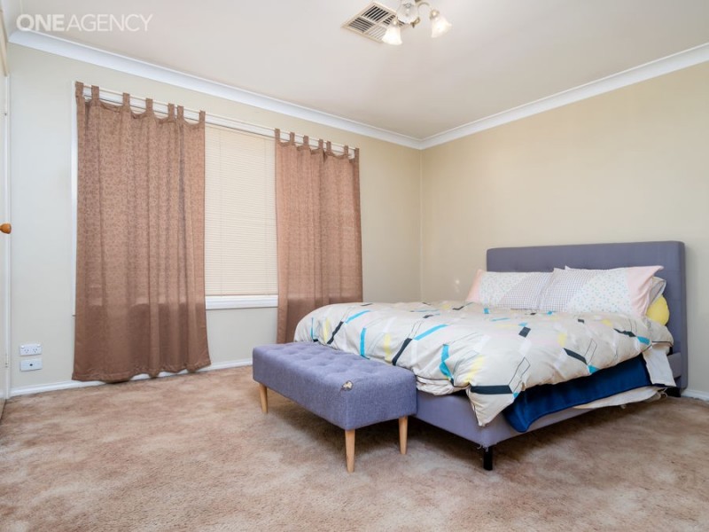 11 Karoom Drive, Glenfield Park NSW 2650