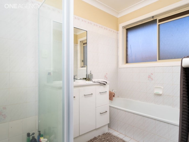 11 Karoom Drive, Glenfield Park NSW 2650