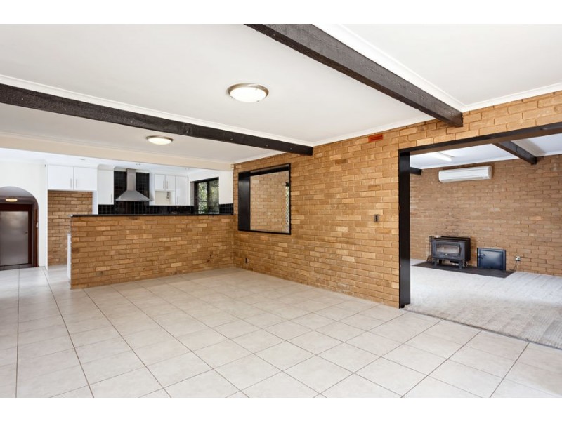 70 Mimosa Drive, Mount Austin NSW 2650