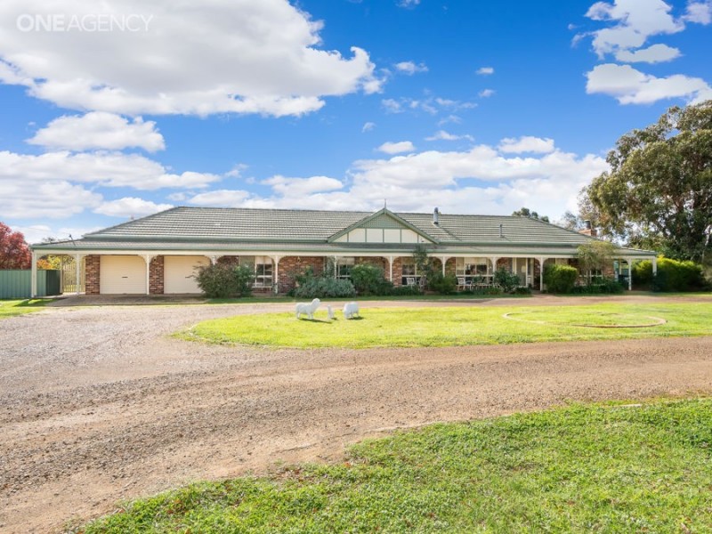 256 Inglewood Road, Lake Albert NSW 2650