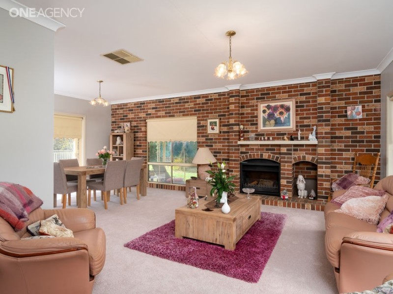 256 Inglewood Road, Lake Albert NSW 2650