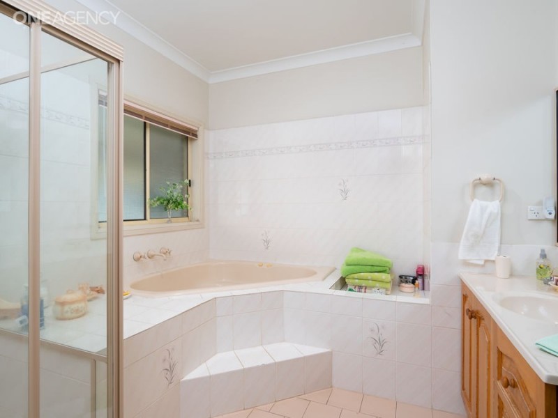 256 Inglewood Road, Lake Albert NSW 2650