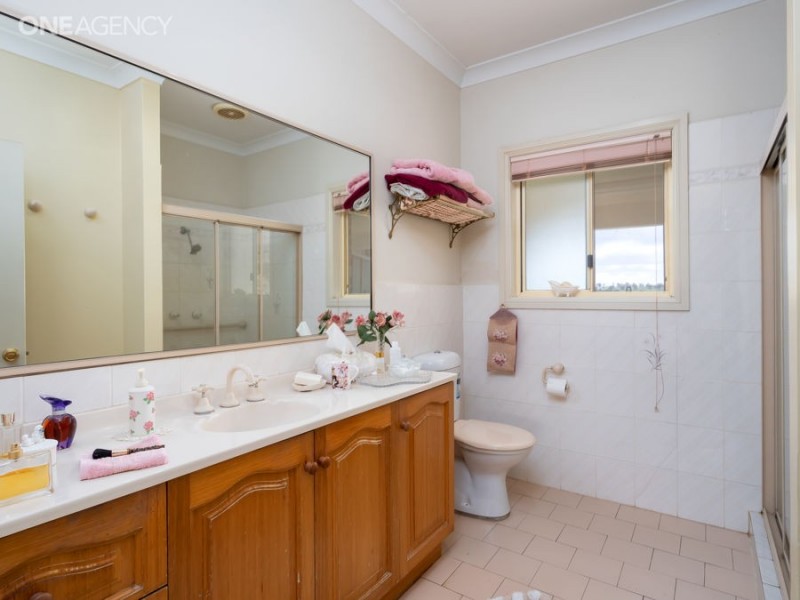 256 Inglewood Road, Lake Albert NSW 2650