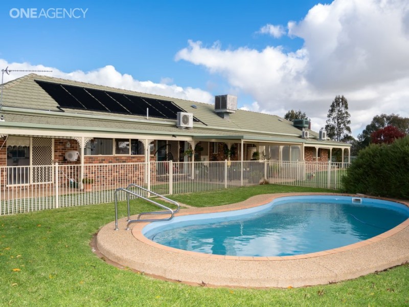 256 Inglewood Road, Lake Albert NSW 2650