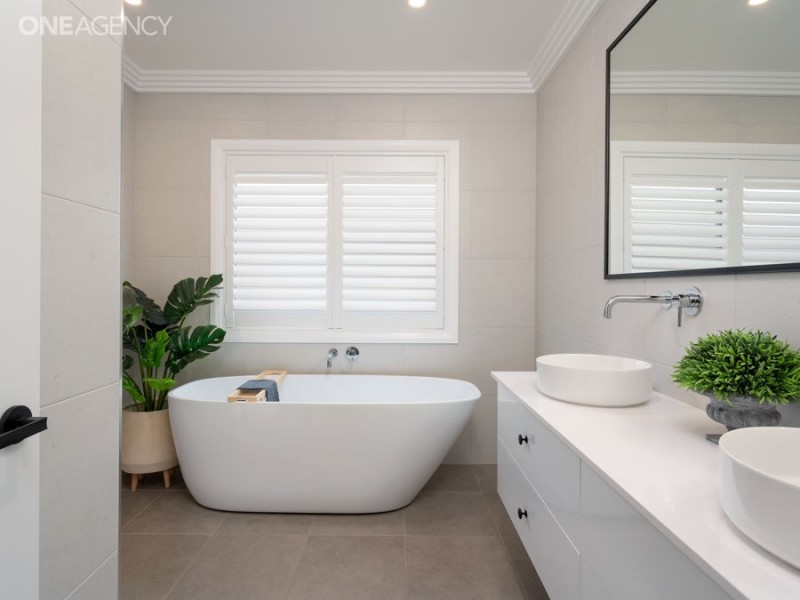 17 Coppabella Drive, Gobbagombalin NSW 2650