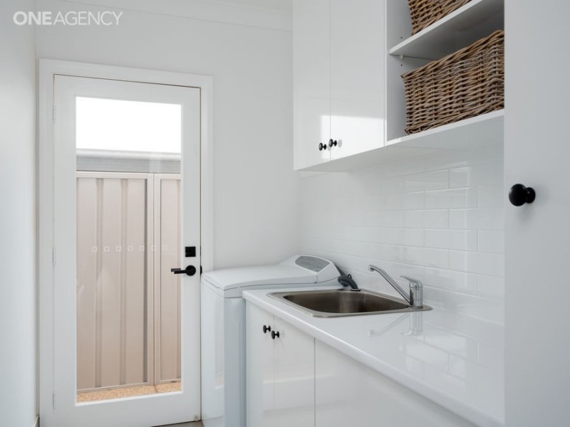 17 Coppabella Drive, Gobbagombalin NSW 2650