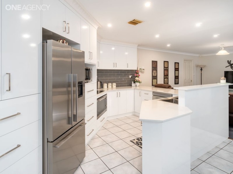 40 Fay Avenue, Kooringal NSW 2650