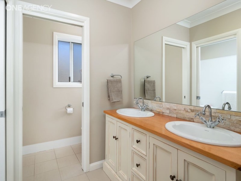 18 Wellington Avenue, Tatton NSW 2650