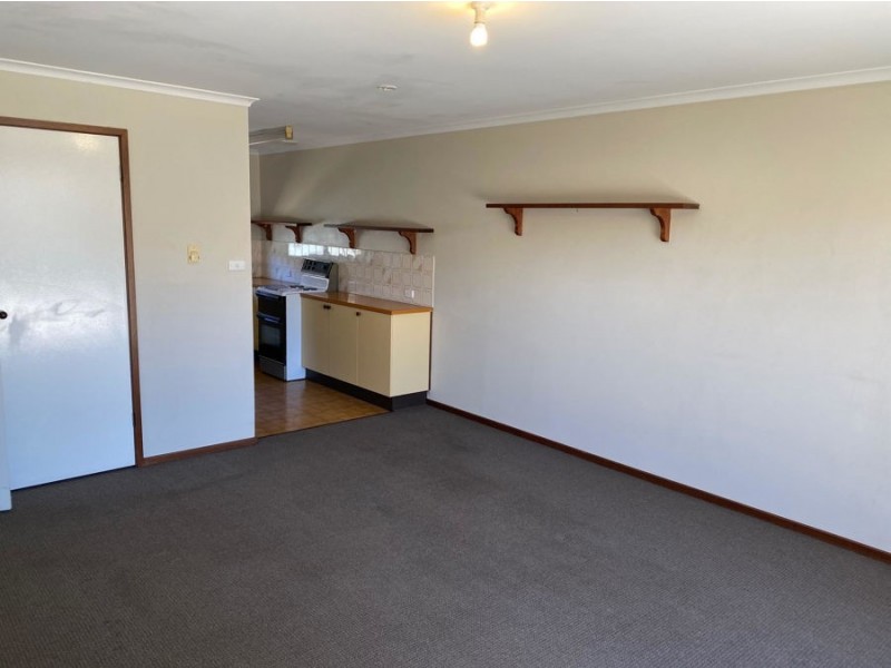 3/2A Joyes Place, Tolland NSW 2650