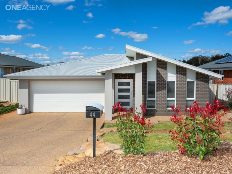 44 Balala Crescent, Bourkelands NSW 2650