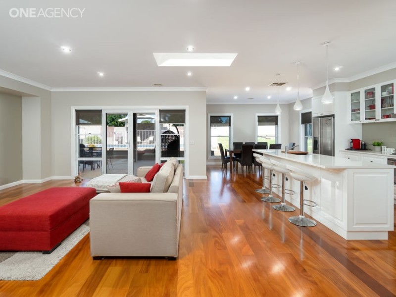 4 Buckley Court, Lake Albert NSW 2650