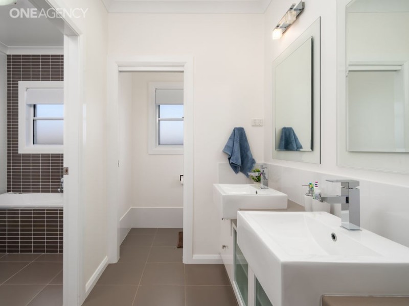 4 Buckley Court, Lake Albert NSW 2650