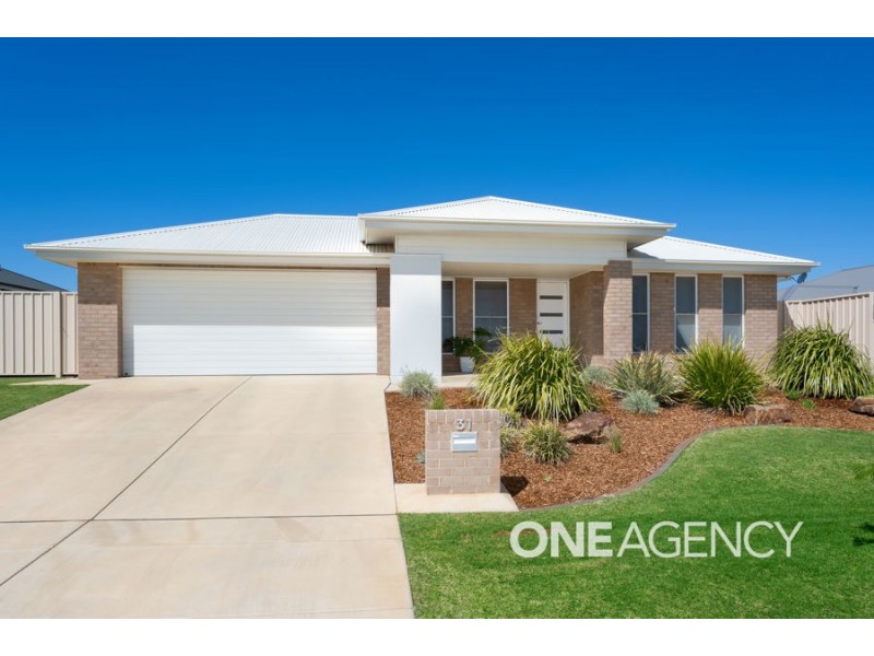 31 Barmedman Avenue, Gobbagombalin NSW 2650