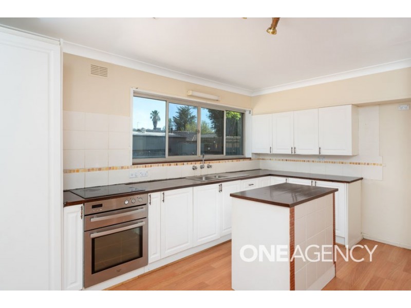 4 Paisley Street, Lake Albert NSW 2650
