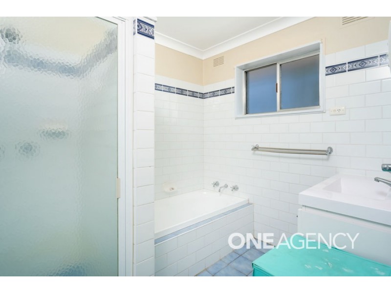 4 Paisley Street, Lake Albert NSW 2650