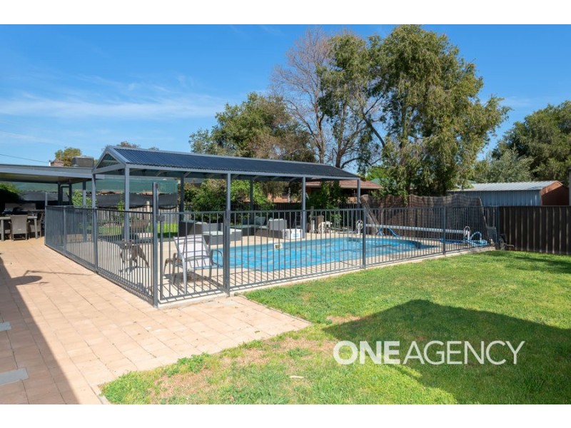 4 Paisley Street, Lake Albert NSW 2650