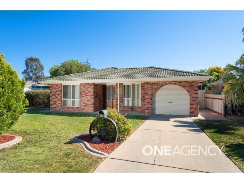 50 Karoom Drive, Glenfield Park NSW 2650