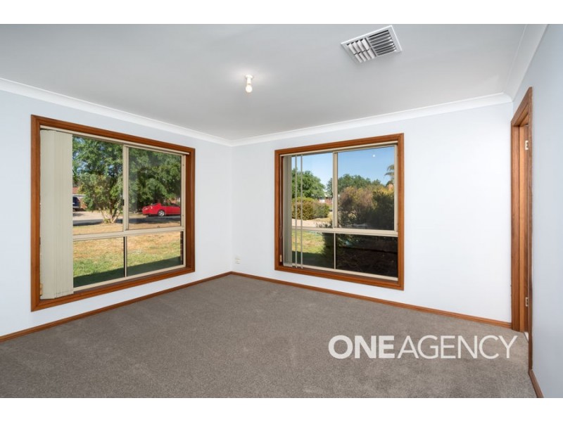 50 Karoom Drive, Glenfield Park NSW 2650