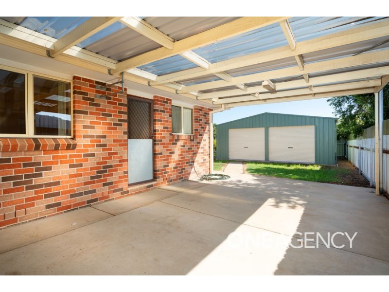50 Karoom Drive, Glenfield Park NSW 2650