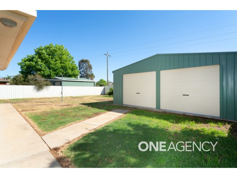50 Karoom Drive, Glenfield Park NSW 2650