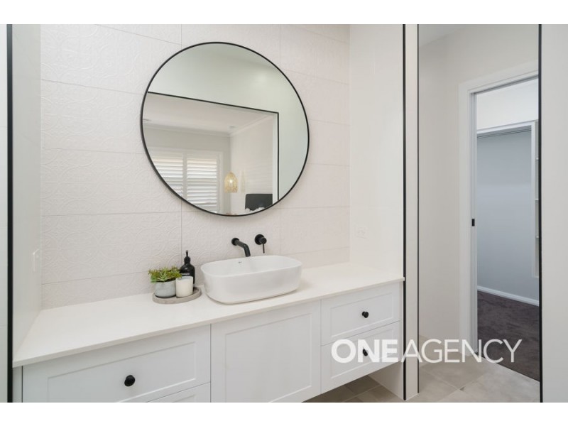 10 Wallaby Street, Gobbagombalin NSW 2650