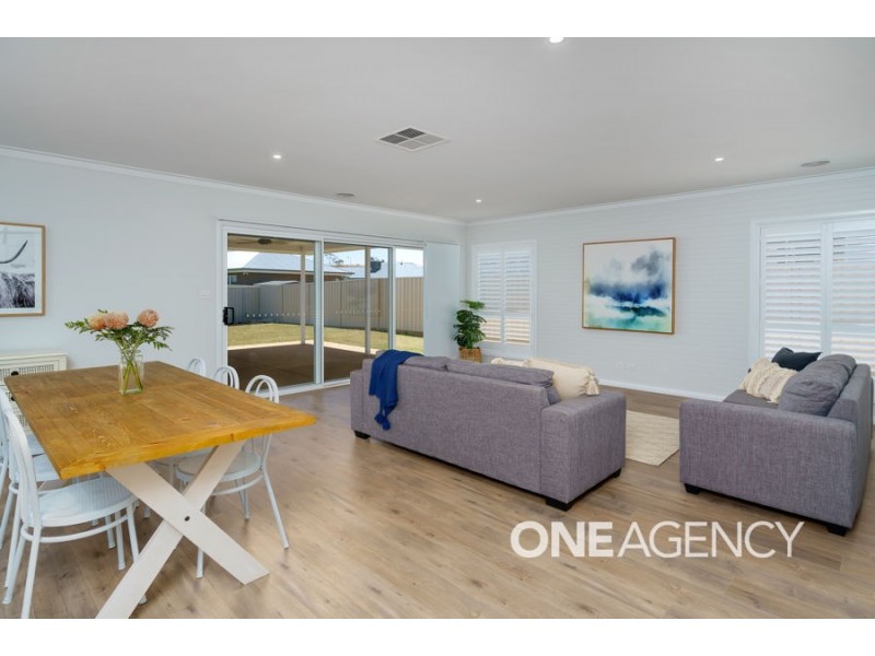 10 Wallaby Street, Gobbagombalin NSW 2650