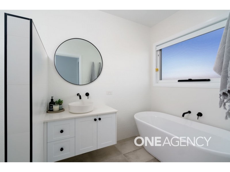 10 Wallaby Street, Gobbagombalin NSW 2650
