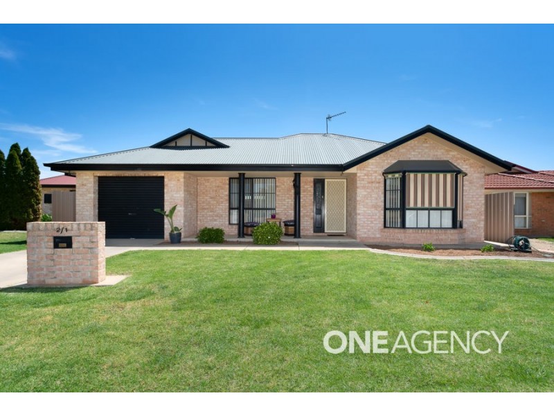 2/1 WOOMERA PLACE, Glenfield Park NSW 2650