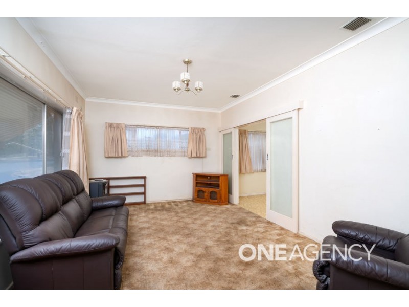 22 Mathoura Avenue, Mount Austin NSW 2650