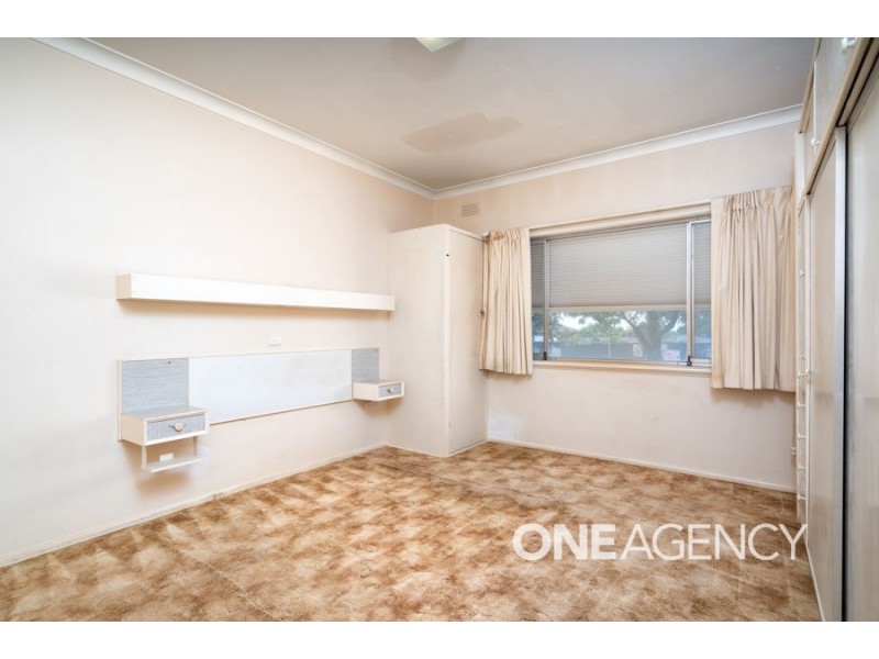 22 Mathoura Avenue, Mount Austin NSW 2650