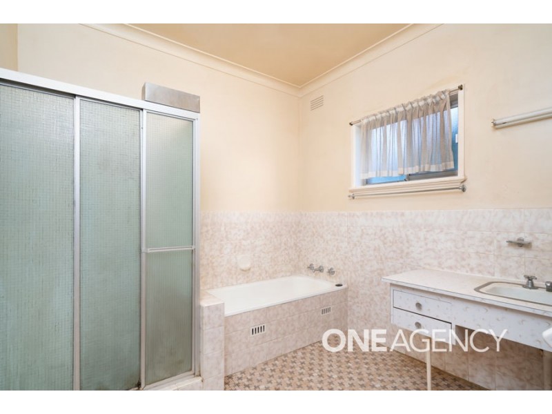 22 Mathoura Avenue, Mount Austin NSW 2650