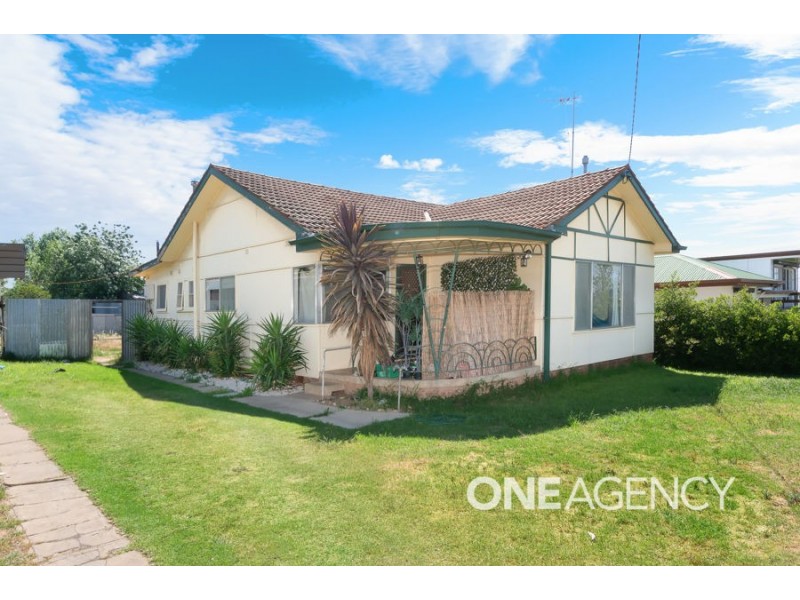 1 THE BOULEVARDE, Kooringal NSW 2650