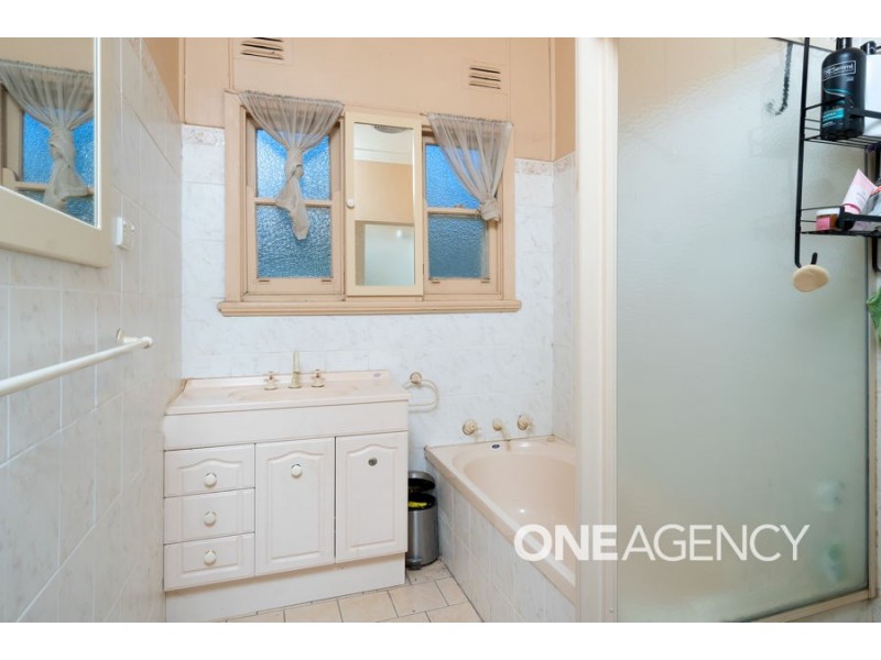 1 THE BOULEVARDE, Kooringal NSW 2650