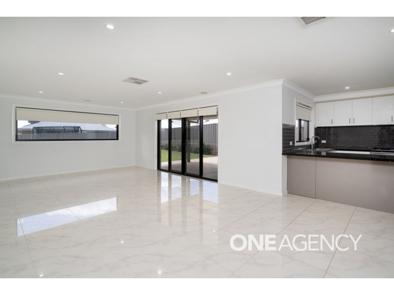 18 Darcy Drive, Boorooma NSW 2650