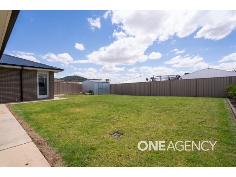 18 Darcy Drive, Boorooma NSW 2650