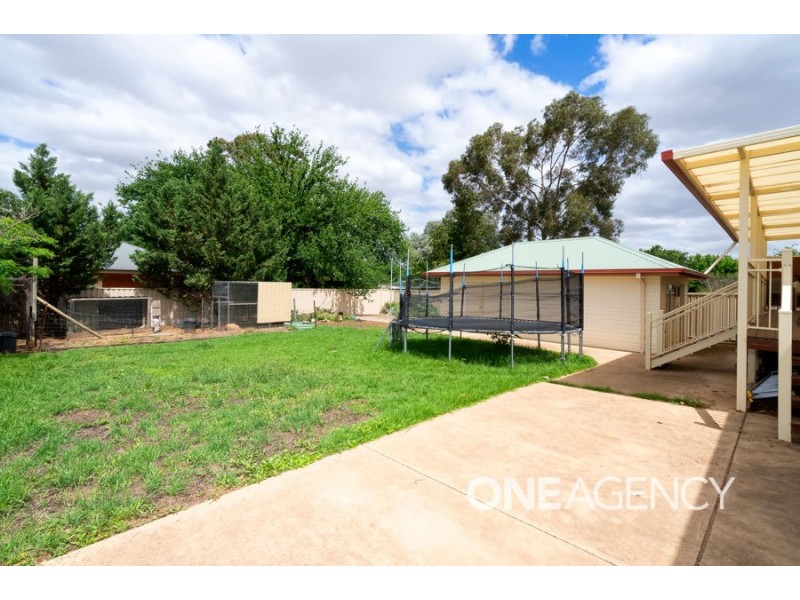 331 Lake Albert Road, Kooringal NSW 2650