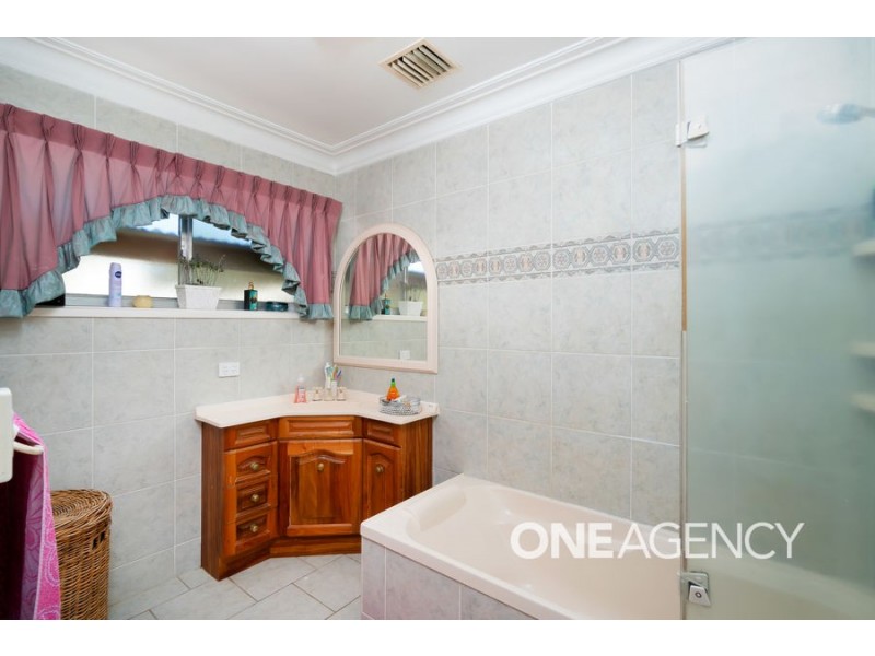 26 Norfolk Avenue, Lake Albert NSW 2650