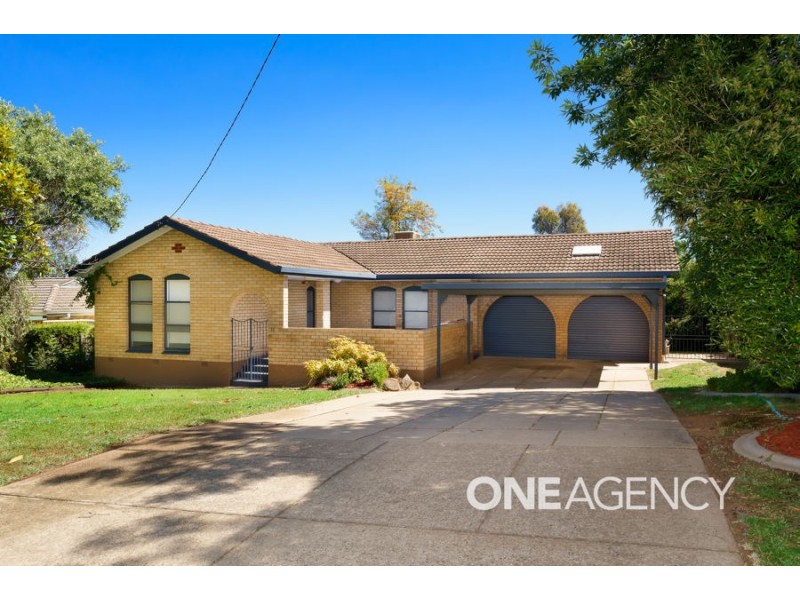 11 COOGAN STREET, Mount Austin NSW 2650