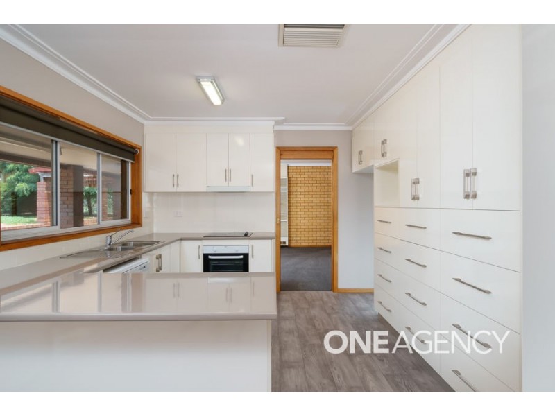 9 Amsterdam Crescent, Tolland NSW 2650