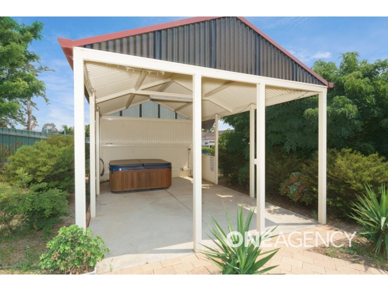 9 Amsterdam Crescent, Tolland NSW 2650