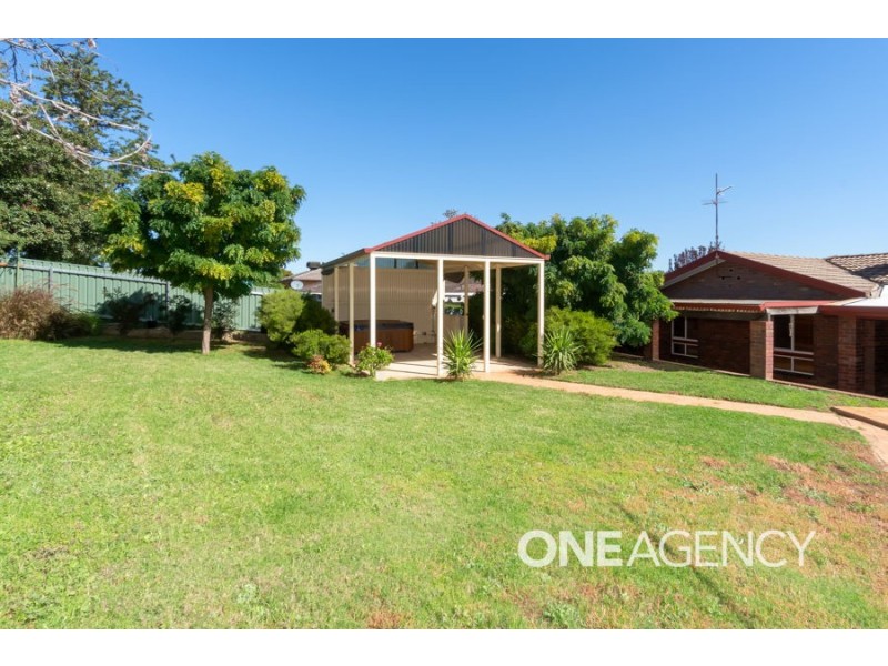 9 Amsterdam Crescent, Tolland NSW 2650