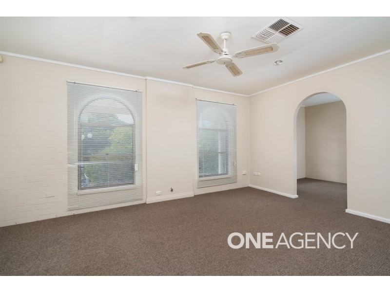 48 Wilks Avenue, Kooringal NSW 2650