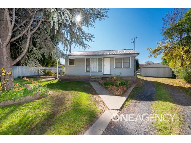 19 Cochrane Street, Kooringal NSW 2650
